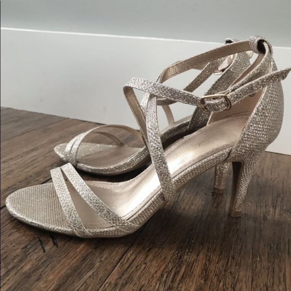 Dream pairs gold glittery heels